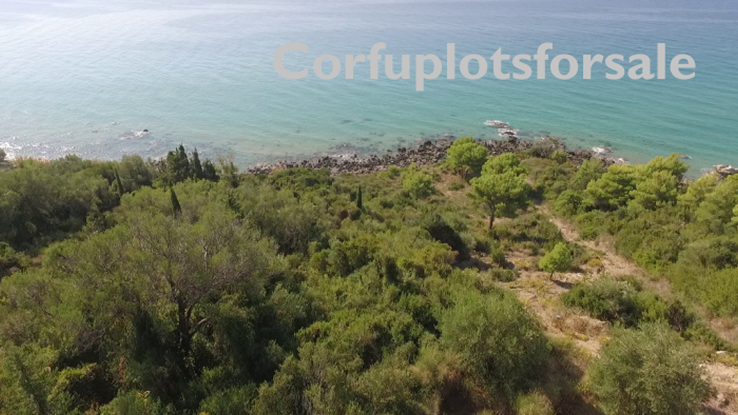 Wonderful plot in Agios Gordios (on the beach)